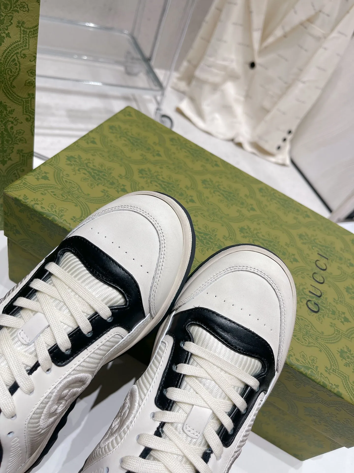 👟👟Ex-factory price 520👟👟 Gucci Gucci 2023 latest hot model MAC80 sneakers, couple style, casual, retro, old, dirty shoes, small dirty shoes, white shoes, original purchase, development, production, Gucci MAC80 new hot model series. The exquisite and compact interlocking double G logo romantically interprets the aesthetic concept of this series. Made of off-white leather, retro inspiration is cleverly integrated into the design of sports shoes, reinterpreting the brand logo. Fabric: Original custom imported first-layer cowhide. Lining: Original custom imported breathable mesh. Outsole: Original molded two-color TPU outsole. Sole thickness: 3CM. Size: Women's 35-40 / Men's 39-45.
